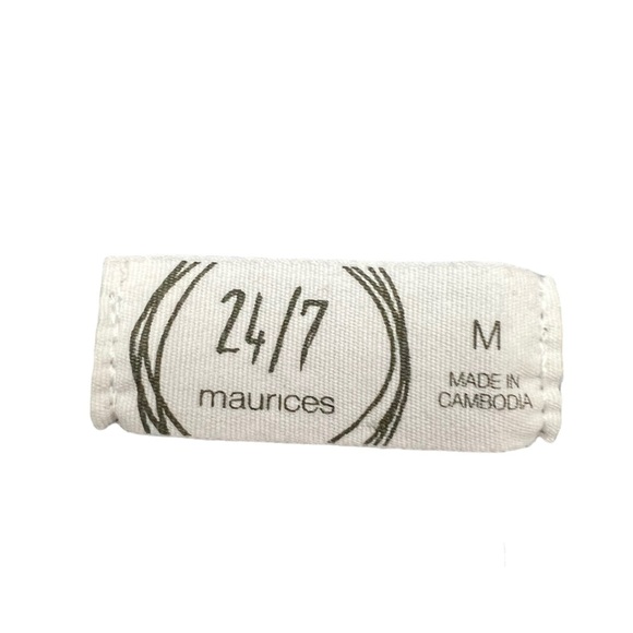 🩷 3/$20 Maurices medium 24/7 Gray Floral Cut Out Neck Textured Tee - Picture 8 of 10